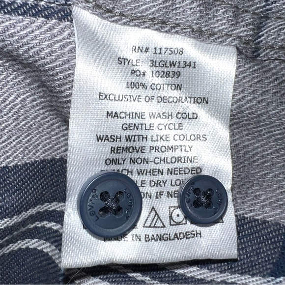 Levi’s size M blue & grey plaid 100% Cotton button up long sleeve flannel shirt - Picture 16 of 16